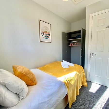 Free Private Parking! Oakley House And Garden! Fully Equipped 4 Comfy Beds Villa Corby Ngoại thất bức ảnh