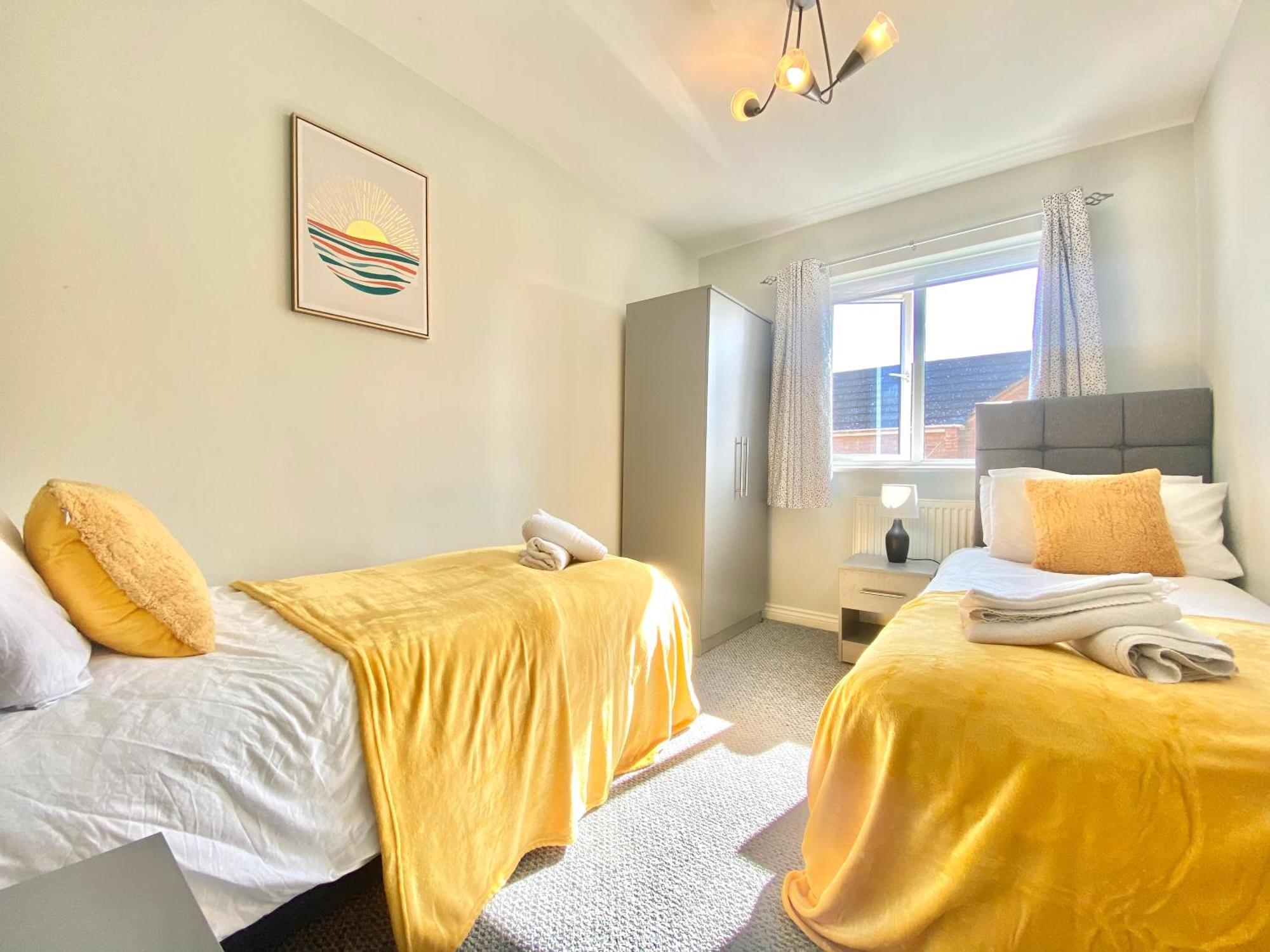 Free Private Parking! Oakley House And Garden! Fully Equipped 4 Comfy Beds Villa Corby Ngoại thất bức ảnh
